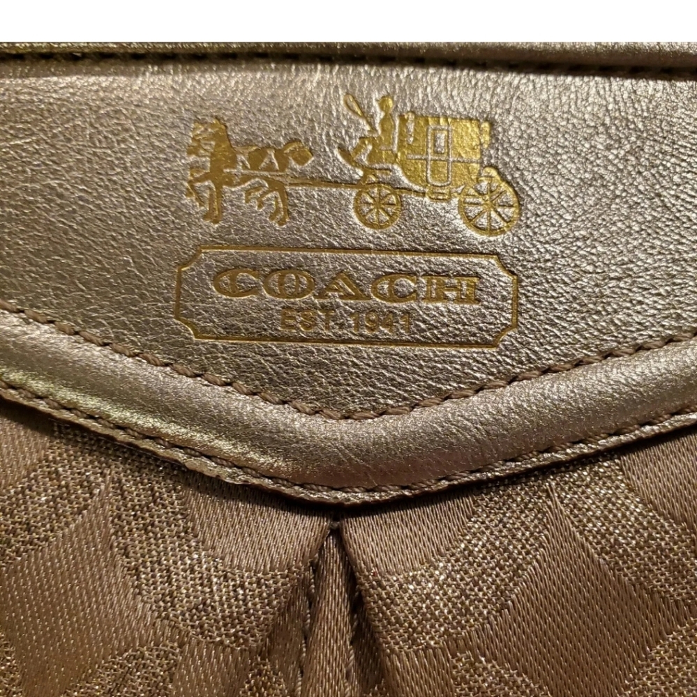 Coach wristlet - Picture 2 of 7